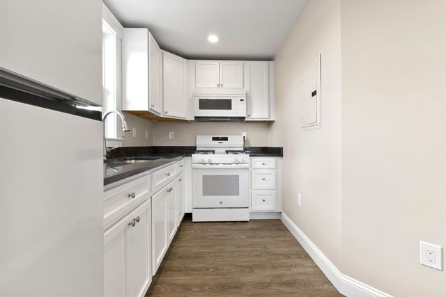 28 Poplar St 9, Danvers, MA 01923