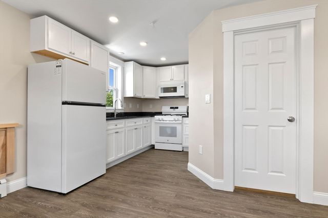 28 Poplar St 9, Danvers, MA 01923