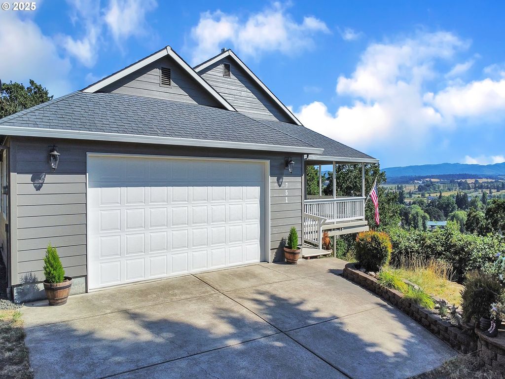 751 Ne SKYLINE Dr, Sheridan, OR 97378