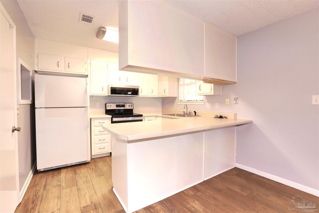 648 Green Pine Dr, Pensacola, FL 32506