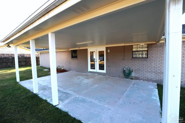 648 Green Pine Dr, Pensacola, FL 32506