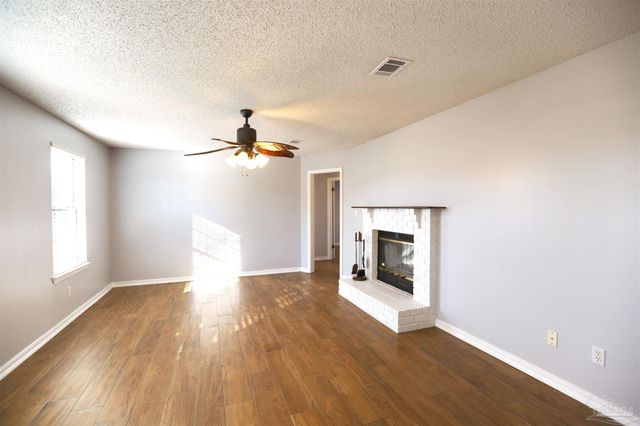 648 Green Pine Dr, Pensacola, FL 32506