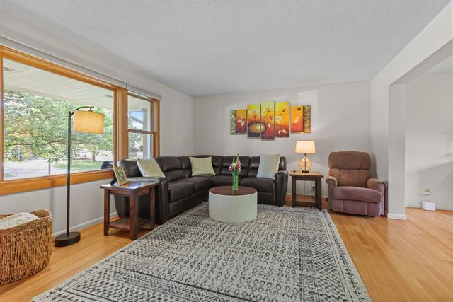 3287 Churchill Drive, Woodbury, MN 55125
