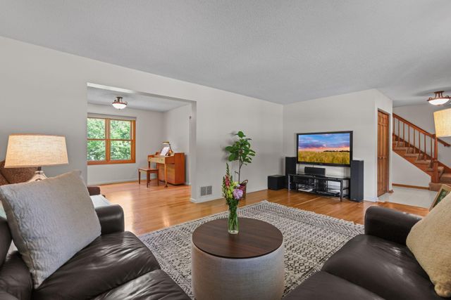 3287 Churchill Drive, Woodbury, MN 55125
