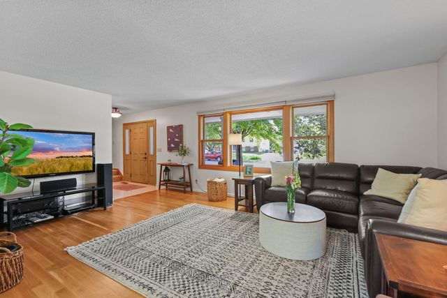 3287 Churchill Drive, Woodbury, MN 55125
