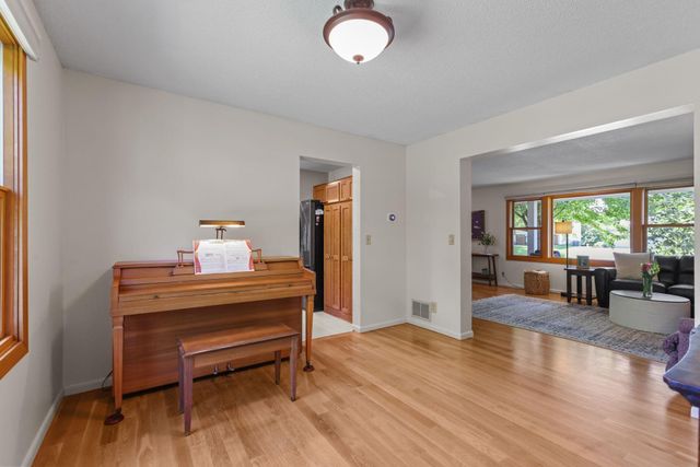 3287 Churchill Drive, Woodbury, MN 55125