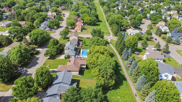 3287 Churchill Drive, Woodbury, MN 55125
