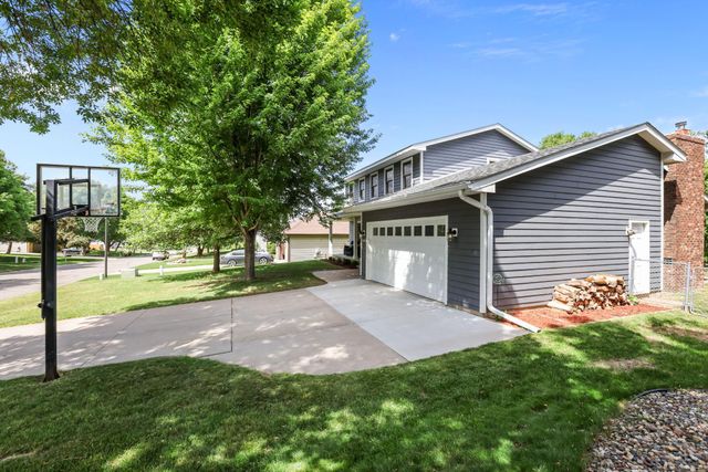 3287 Churchill Drive, Woodbury, MN 55125