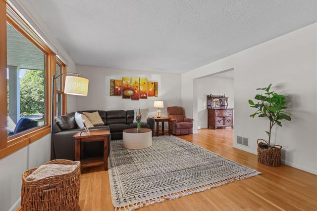 3287 Churchill Drive, Woodbury, MN 55125