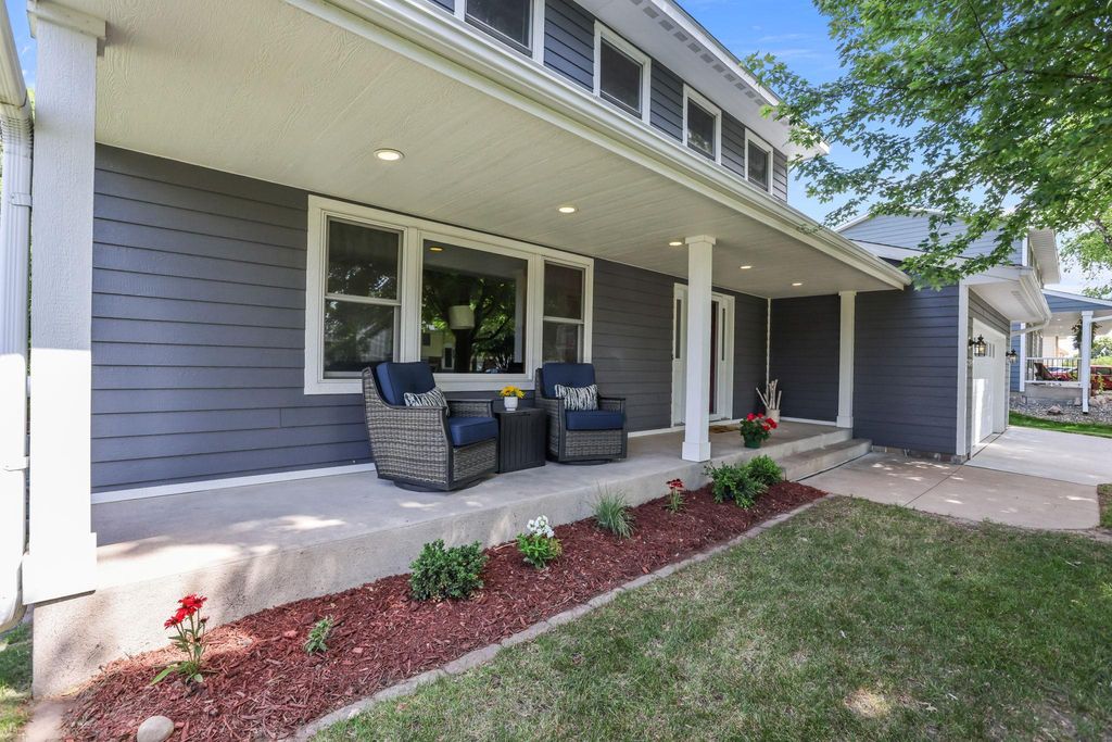 3287 Churchill Drive, Woodbury, MN 55125
