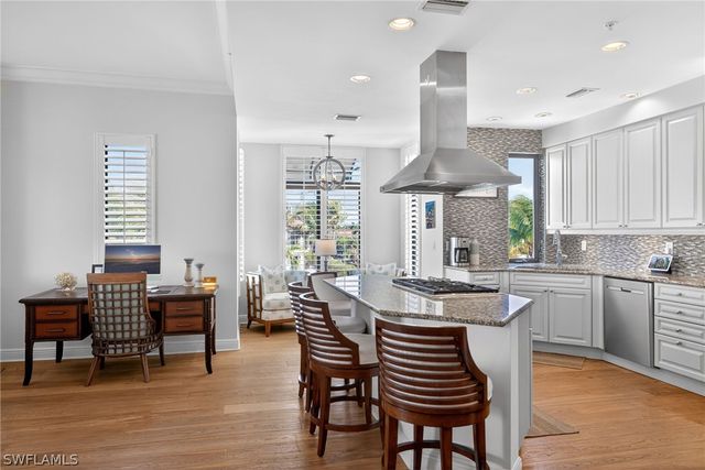 1540 5TH AVE S D305, Naples, FL 34102