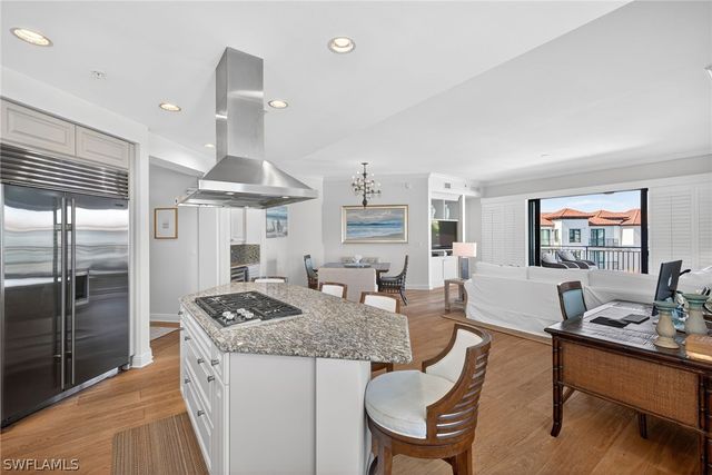 1540 5TH AVE S D305, Naples, FL 34102