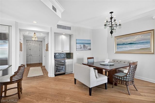 1540 5TH AVE S D305, Naples, FL 34102