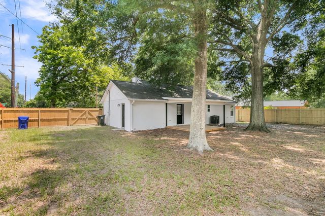1203 Sea Aire Drive, Charleston, SC 29412