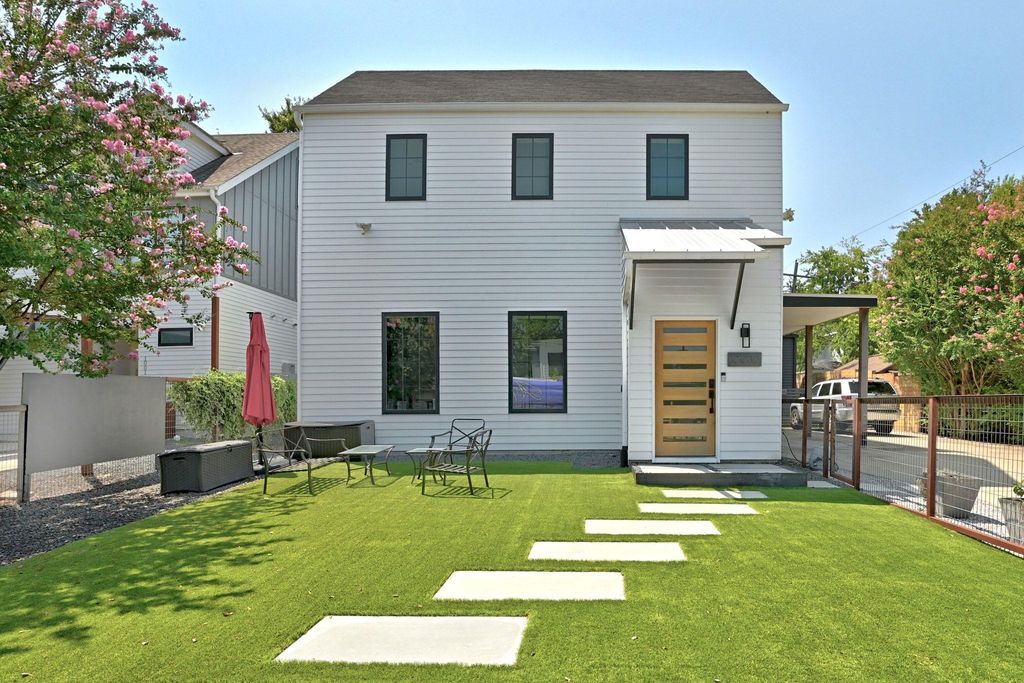 1003 Daphne CT A, Austin, TX 78704