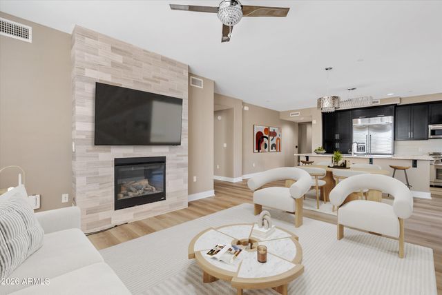 4805 N WOODMERE FAIRWAY -- 1002, Scottsdale, AZ 85251