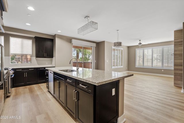 4805 N WOODMERE FAIRWAY -- 1002, Scottsdale, AZ 85251