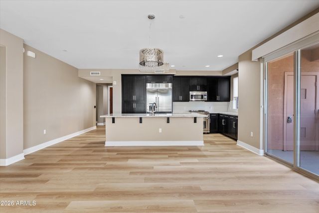 4805 N WOODMERE FAIRWAY -- 1002, Scottsdale, AZ 85251