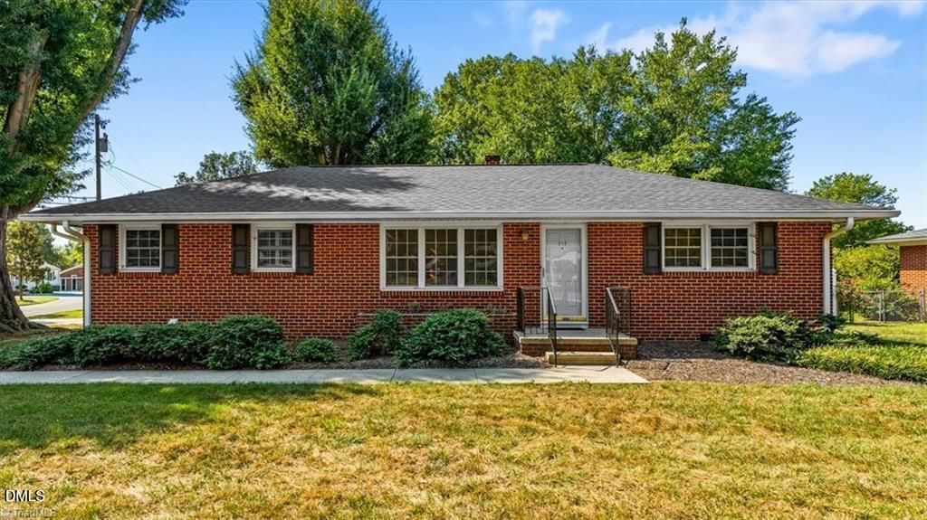 212 W Gilbreath Street, Graham, NC 27253