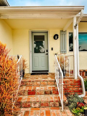 3044 Meadow Grove Dr, San Diego, CA 92110