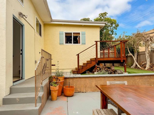 3044 Meadow Grove Dr, San Diego, CA 92110