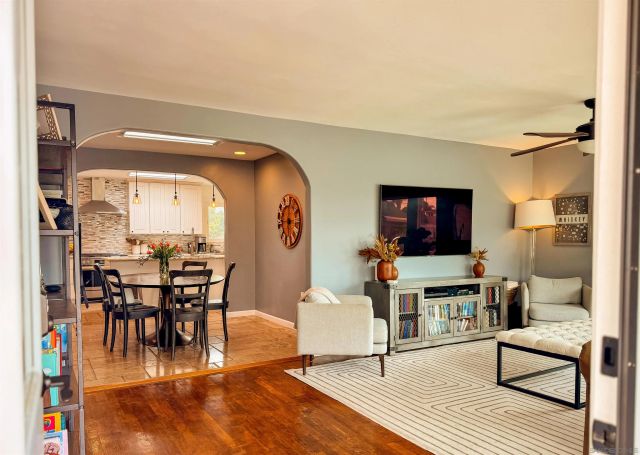 3044 Meadow Grove Dr, San Diego, CA 92110