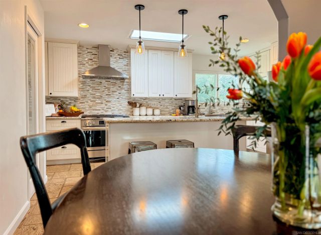 3044 Meadow Grove Dr, San Diego, CA 92110