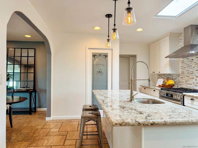 3044 Meadow Grove Dr, San Diego, CA 92110