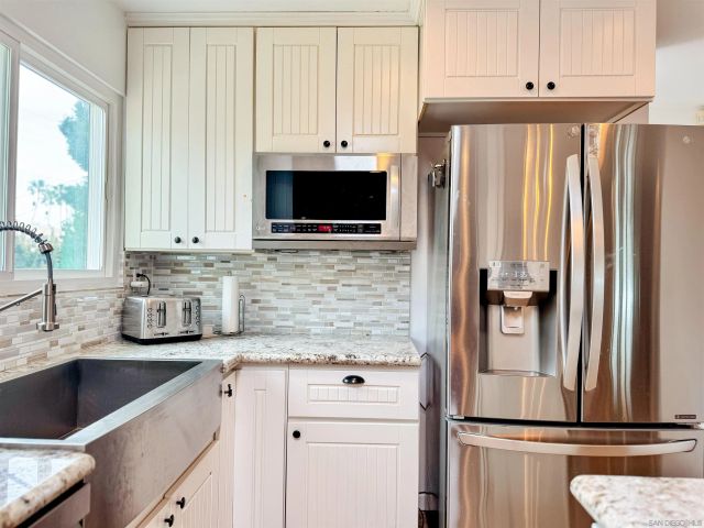 3044 Meadow Grove Dr, San Diego, CA 92110