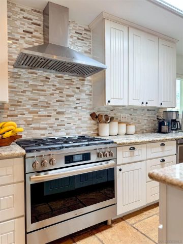 3044 Meadow Grove Dr, San Diego, CA 92110