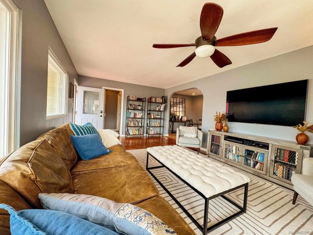 3044 Meadow Grove Dr, San Diego, CA 92110