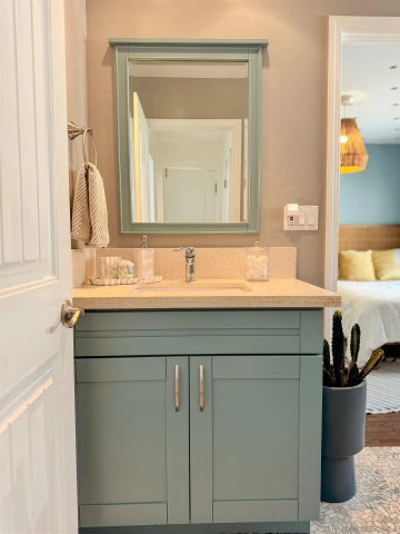 3044 Meadow Grove Dr, San Diego, CA 92110