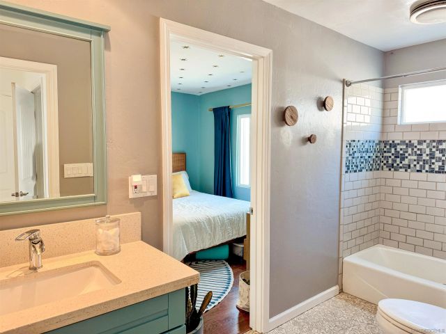 3044 Meadow Grove Dr, San Diego, CA 92110