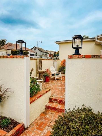 3044 Meadow Grove Dr, San Diego, CA 92110