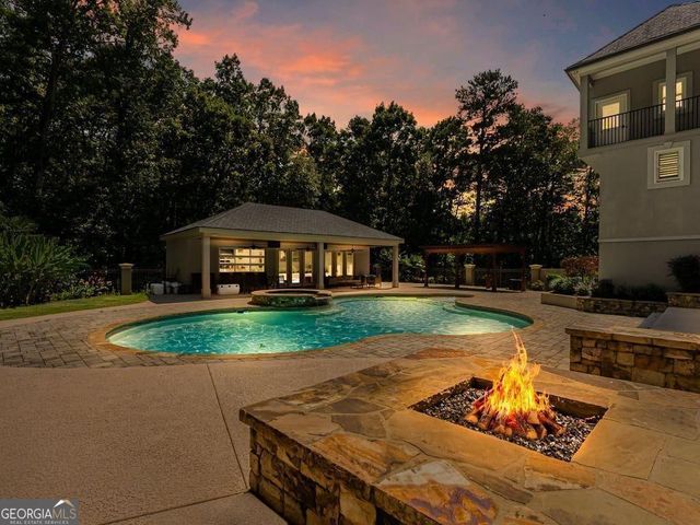 330 N Peachtree Parkway, Peachtree City, GA 30269