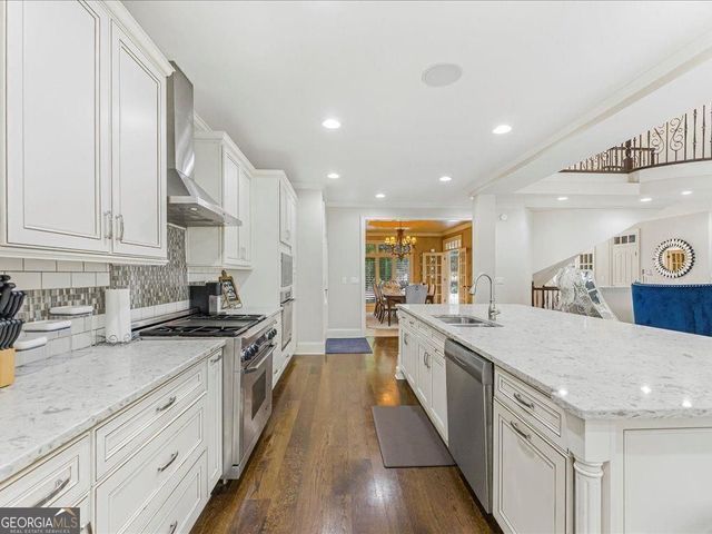 330 N Peachtree Parkway, Peachtree City, GA 30269