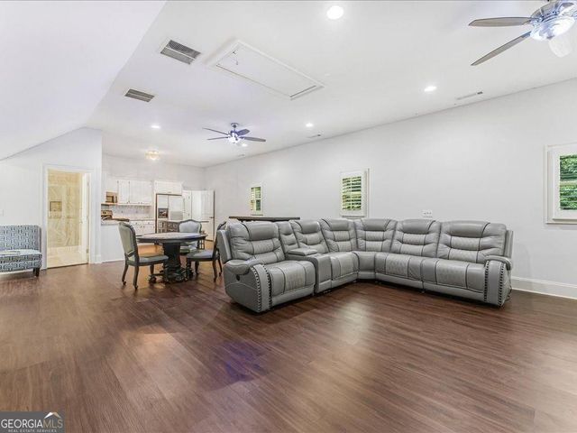 330 N Peachtree Parkway, Peachtree City, GA 30269