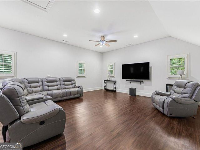 330 N Peachtree Parkway, Peachtree City, GA 30269