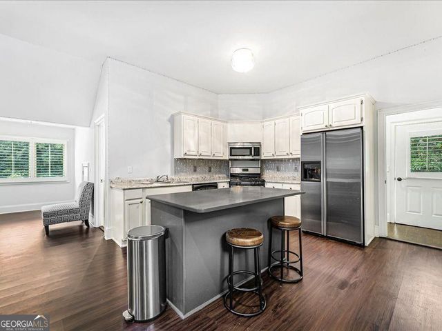 330 N Peachtree Parkway, Peachtree City, GA 30269