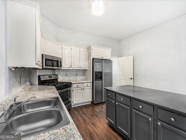 330 N Peachtree Parkway, Peachtree City, GA 30269