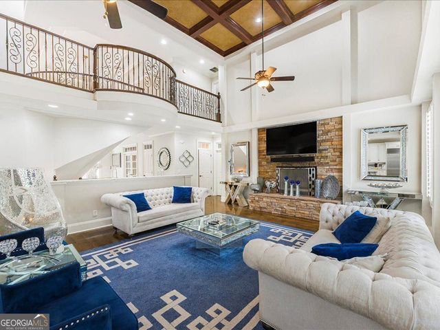 330 N Peachtree Parkway, Peachtree City, GA 30269