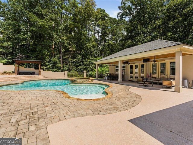 330 N Peachtree Parkway, Peachtree City, GA 30269