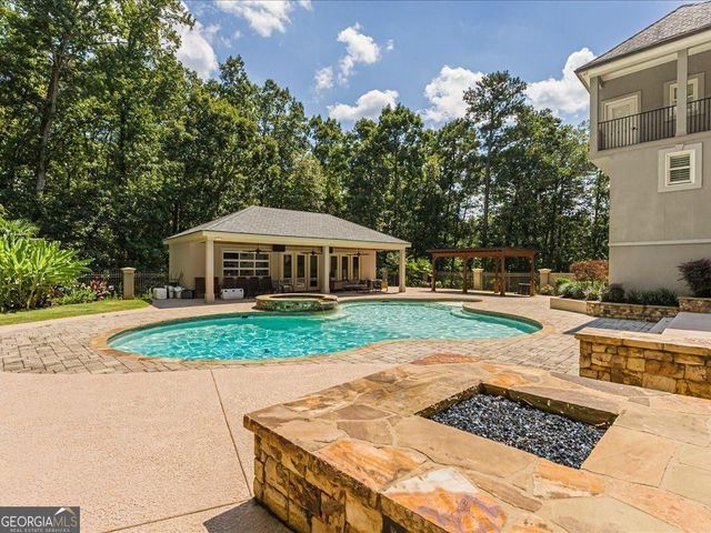 330 N Peachtree Parkway, Peachtree City, GA 30269