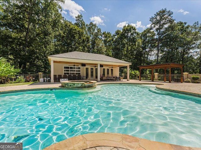 330 N Peachtree Parkway, Peachtree City, GA 30269