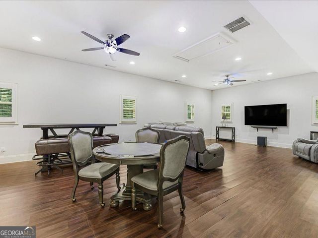 330 N Peachtree Parkway, Peachtree City, GA 30269