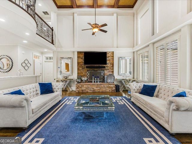 330 N Peachtree Parkway, Peachtree City, GA 30269