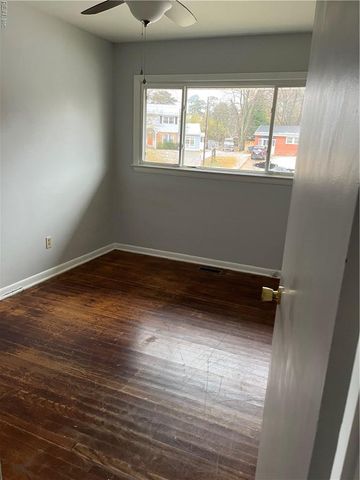 6 Gwynn CIR, Newport News, VA 23602