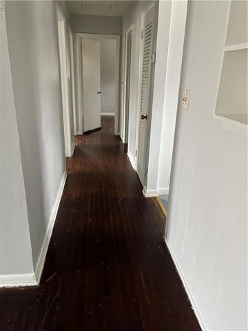 6 Gwynn CIR, Newport News, VA 23602