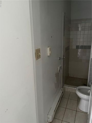 6 Gwynn CIR, Newport News, VA 23602