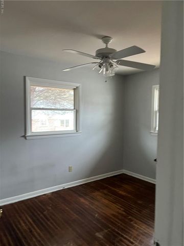 6 Gwynn CIR, Newport News, VA 23602